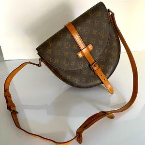 Louis Vuitton Chantilly GM 24 cm x25 cm x7 cm. In amazing condition.